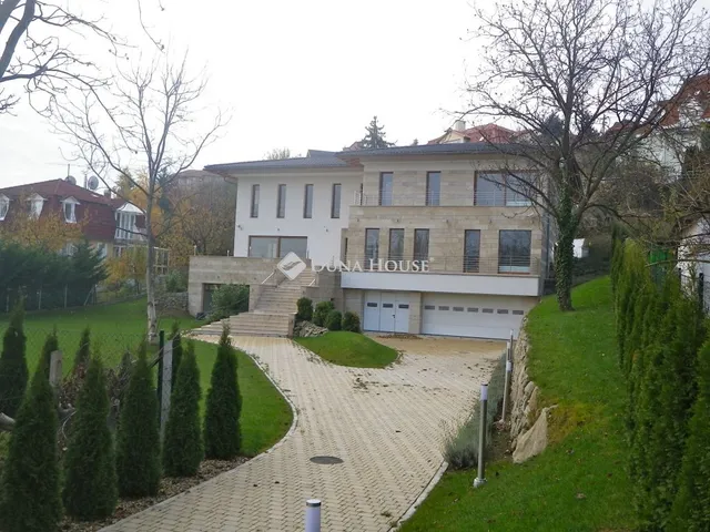 Eladó ház Budapest III. kerület, Hegyláb utca 701 nm