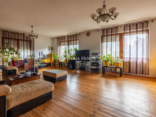 Eladó ház Budapest XXII. kerület, Háros utca 217 nm
