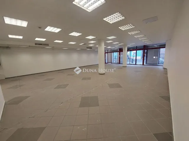 Kiadó kereskedelmi és ipari ingatlan Budapest III. kerület, Bécsi út 239 nm