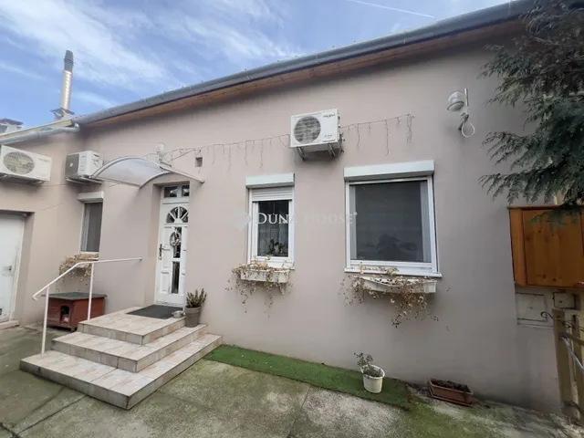 Eladó ház Budapest III. kerület, Szentendrei út 162 nm