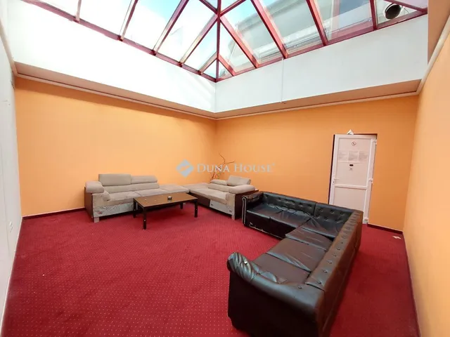 Kiadó kereskedelmi és ipari ingatlan Budapest III. kerület, Bécsi út 280 nm