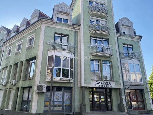 Eladó kereskedelmi és ipari ingatlan Kaposvár 31 nm