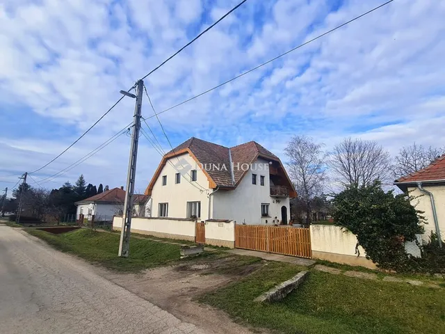 Eladó telek Balatonszabadi, Árpád utca 1079 nm