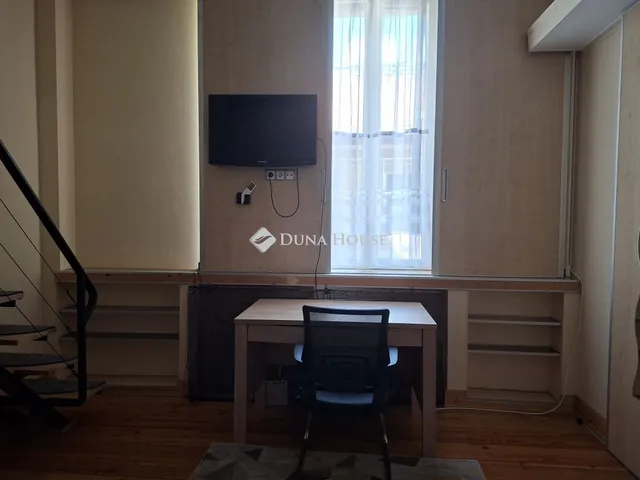 Eladó lakás Budapest VII. kerület, Kazinczy utca 39 nm