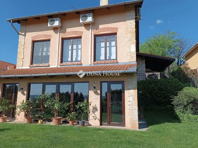 Eladó ház Szada 313 nm