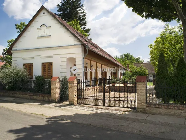 Eladó kereskedelmi és ipari ingatlan Egyházaskozár 1107 nm