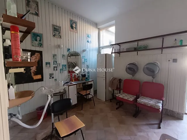 Eladó kereskedelmi és ipari ingatlan Gyönk, Dózsa tér 22 nm