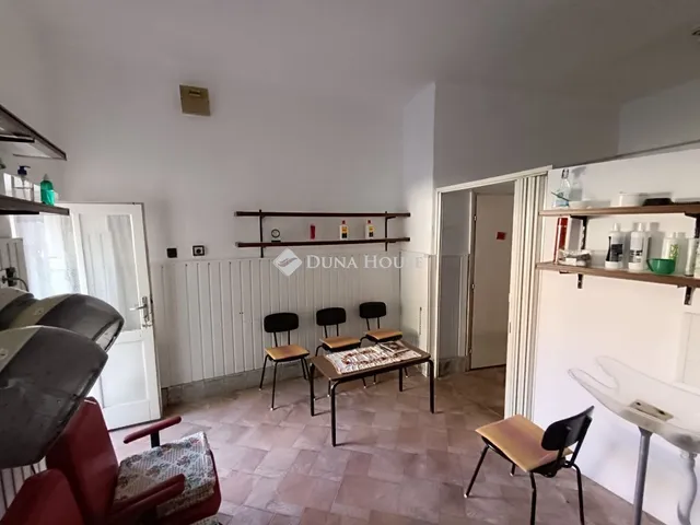 Eladó kereskedelmi és ipari ingatlan Gyönk, Dózsa tér 22 nm