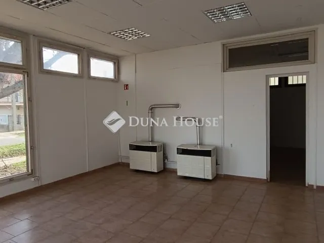 Eladó kereskedelmi és ipari ingatlan Dombóvár 112 nm