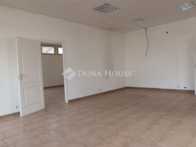 Eladó kereskedelmi és ipari ingatlan Dombóvár 112 nm