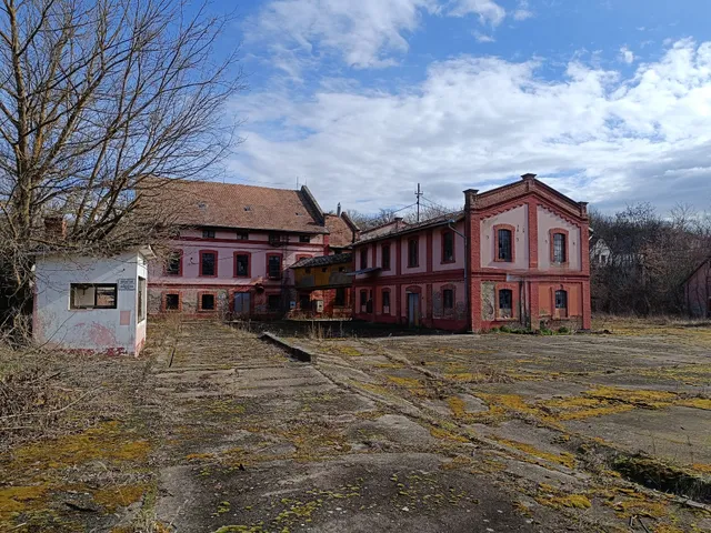 Eladó kereskedelmi és ipari ingatlan Hőgyész 1048 nm