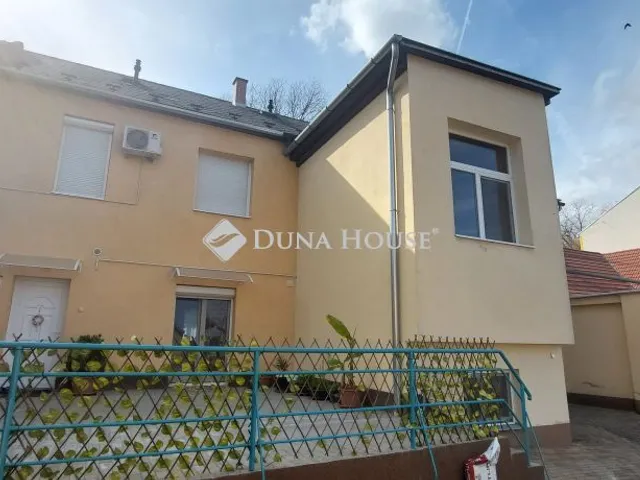 Eladó lakás Dombóvár, Szabadság utca 73 nm