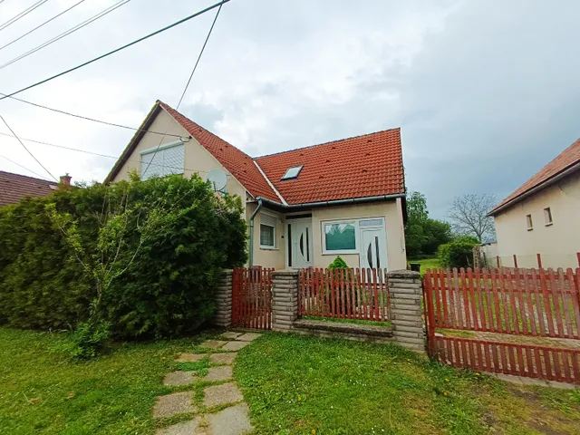 Eladó ház Hőgyész 135 nm