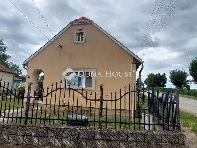 Eladó ház Dombóvár, IX. utca 71 nm