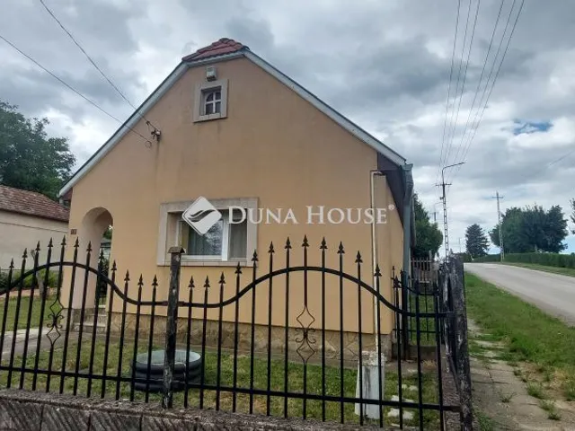 Eladó ház Dombóvár, IX. utca 71 nm