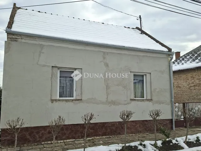 Eladó ház Dombóvár, Táncsics Mihály utca 60 nm
