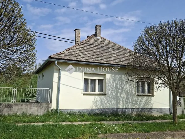 Eladó ház Szakcs 90 nm