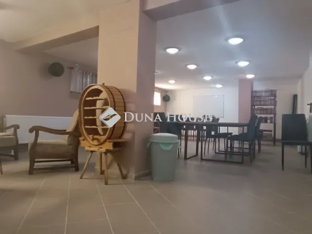 Eladó kereskedelmi és ipari ingatlan Dombóvár, Jókai utca 97 nm