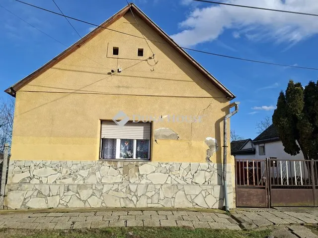 Eladó ház Dombóvár, Vörösmarty utca 75 nm