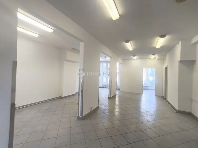 Kiadó kereskedelmi és ipari ingatlan Dombóvár 64 nm