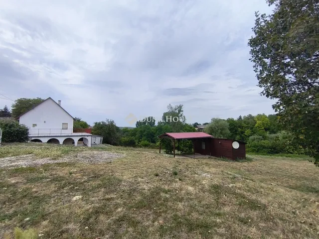 Eladó ház Pári 165 nm