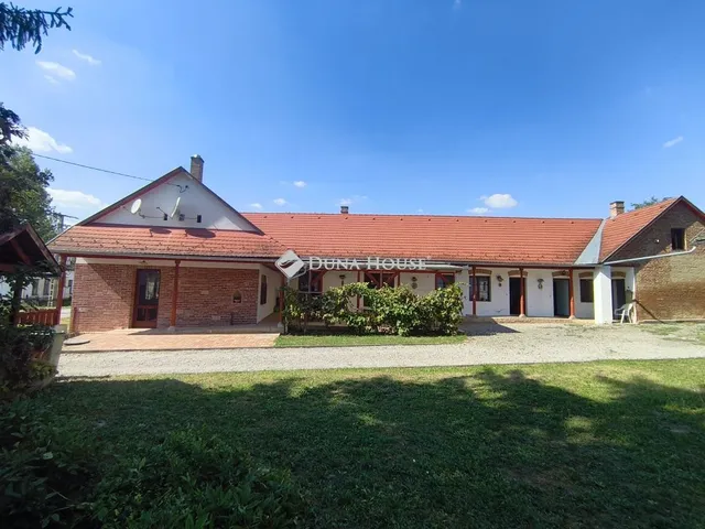 Eladó ház Bikal 194 nm