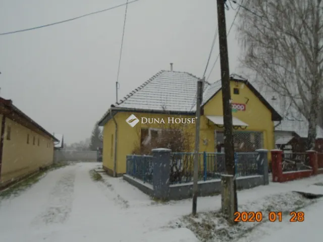 Eladó kereskedelmi és ipari ingatlan Zubogy 26 nm