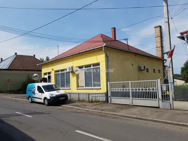 Eladó kereskedelmi és ipari ingatlan Ricse 226 nm