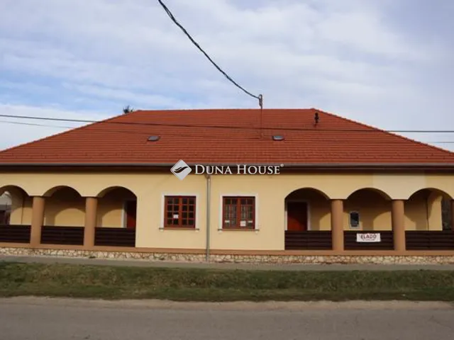 Eladó kereskedelmi és ipari ingatlan Nemesszalók, Rákóczi utca 158 nm