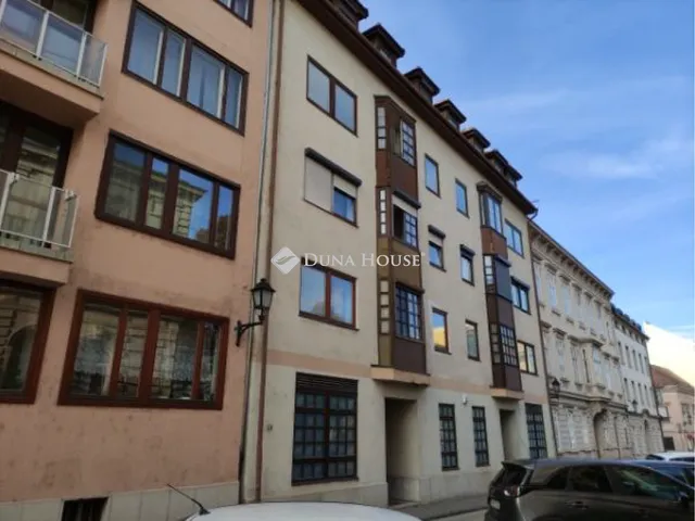 Eladó kereskedelmi és ipari ingatlan Sopron, Színház utca 379 nm