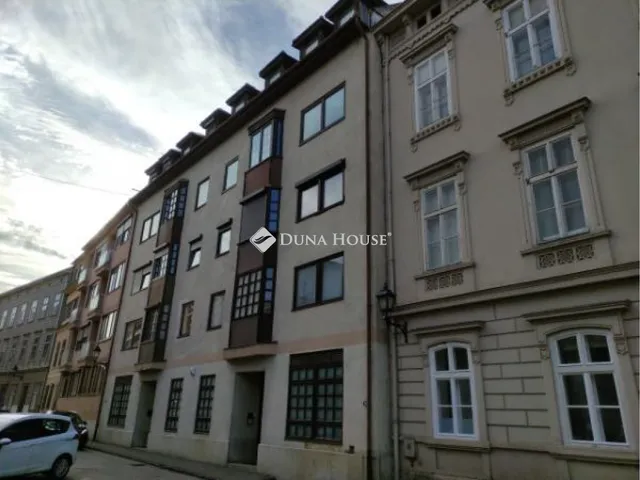 Eladó kereskedelmi és ipari ingatlan Sopron, Színház utca 379 nm