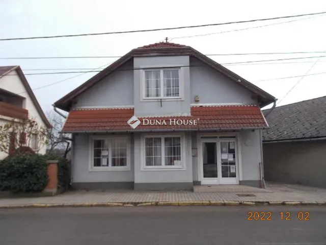 Eladó kereskedelmi és ipari ingatlan Markaz 82 nm