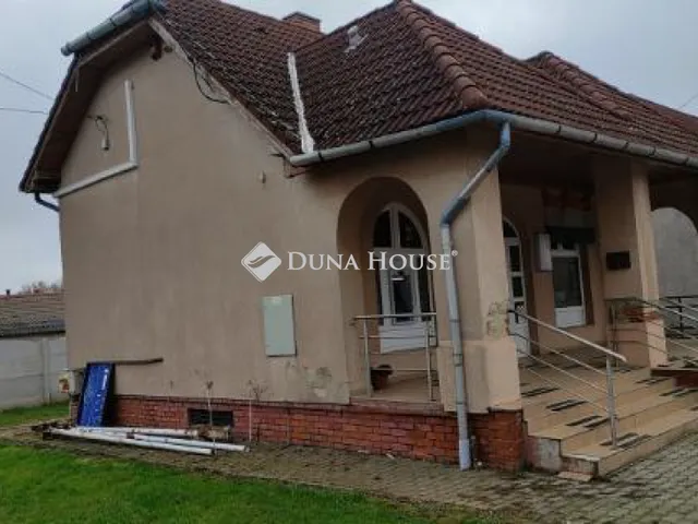 Eladó kereskedelmi és ipari ingatlan Mihályi, Hunyadi János utca 166 nm