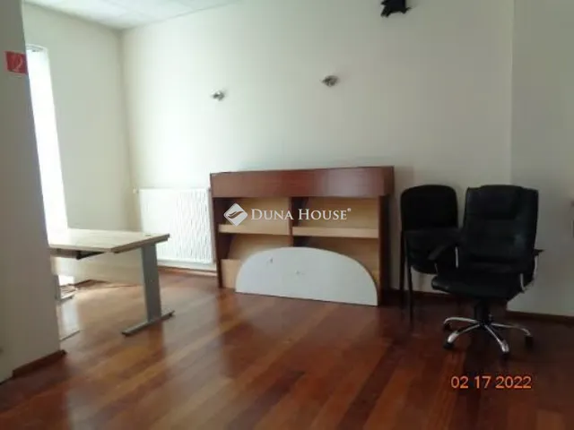 Eladó kereskedelmi és ipari ingatlan Győr 214 nm