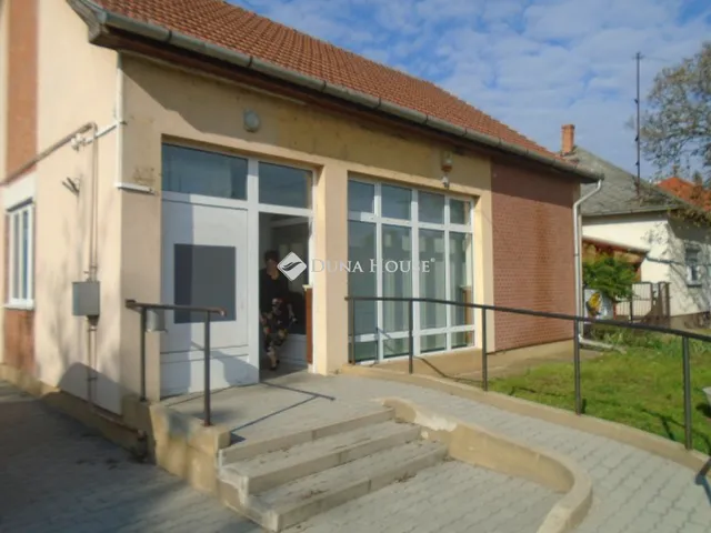 Eladó kereskedelmi és ipari ingatlan Tiszaszentimre, Fő út 83 nm