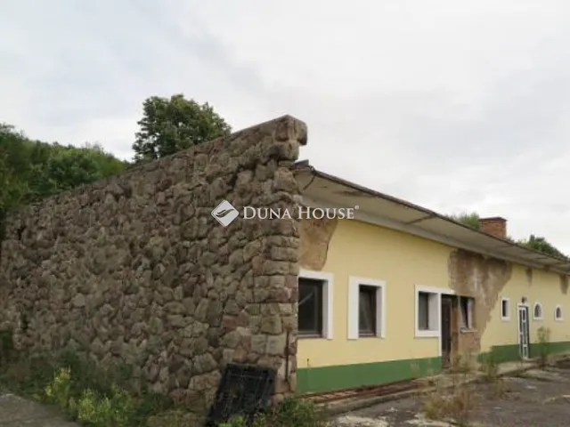 Eladó ház Mánfa, Nincs utca 313 nm