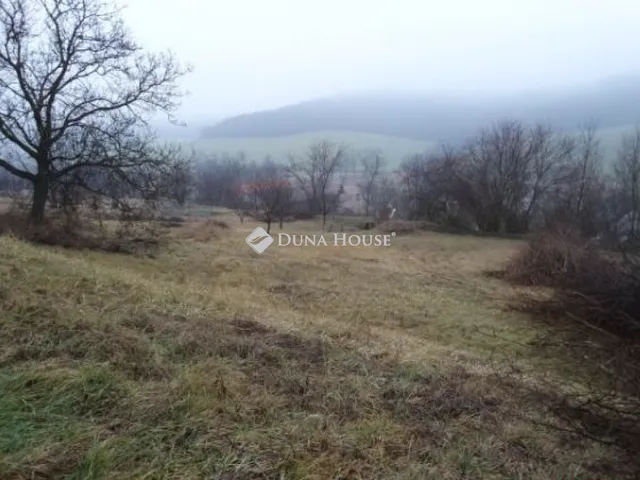Eladó telek Alsónána 960 nm