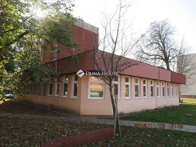 Eladó kereskedelmi és ipari ingatlan Dombóvár 171 nm