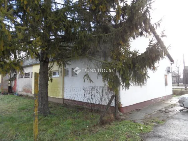 Eladó kereskedelmi és ipari ingatlan Dencsháza, Petőfi utca 44 nm