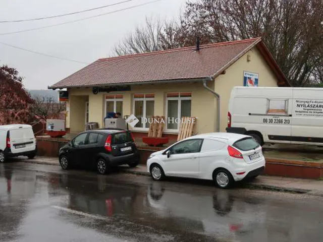 Eladó kereskedelmi és ipari ingatlan Szakály 66 nm