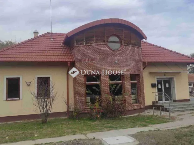 Eladó kereskedelmi és ipari ingatlan Murony 145 nm
