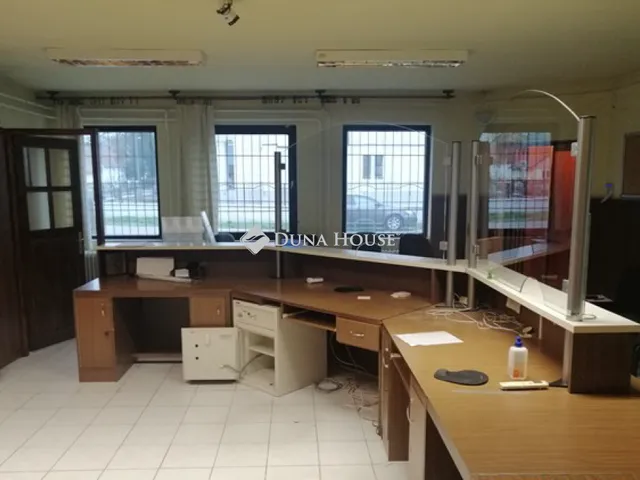 Eladó kereskedelmi és ipari ingatlan Kesznyéten 85 nm