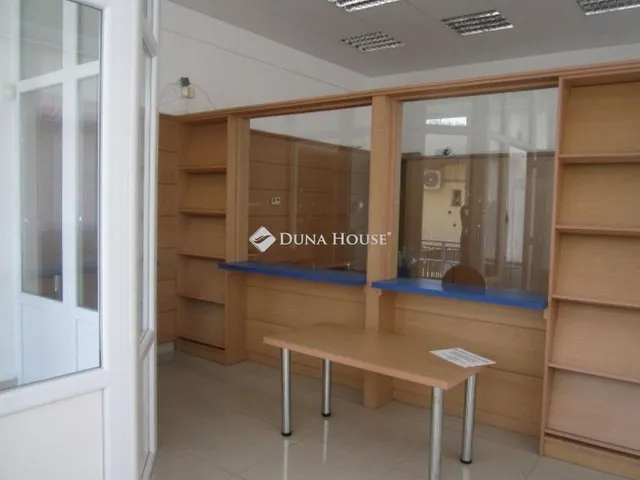 Eladó kereskedelmi és ipari ingatlan Balatonszárszó, Ady Endre utca