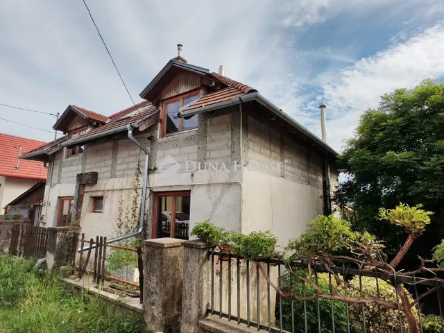 Eladó ház Üröm, Kert utca 165 nm