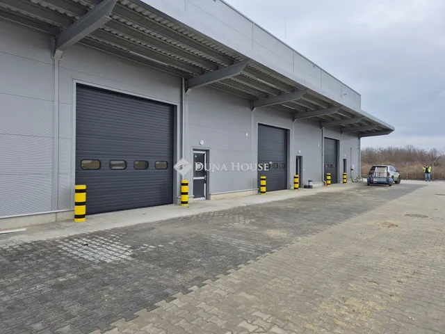 Kiadó kereskedelmi és ipari ingatlan Vecsés 840 nm