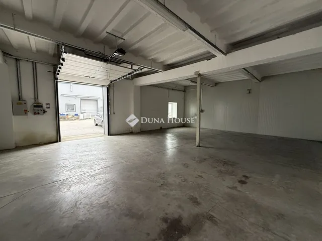 Kiadó kereskedelmi és ipari ingatlan Vecsés 160 nm