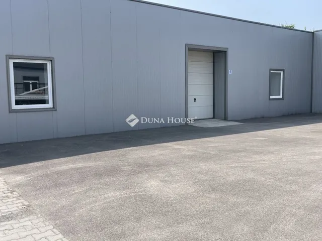 Kiadó kereskedelmi és ipari ingatlan Vecsés, Dózsa György út 160 nm