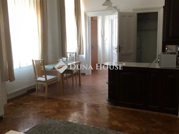 Eladó lakás Budapest V. kerület 79 nm