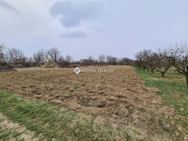 Eladó telek Siklós 1348 nm