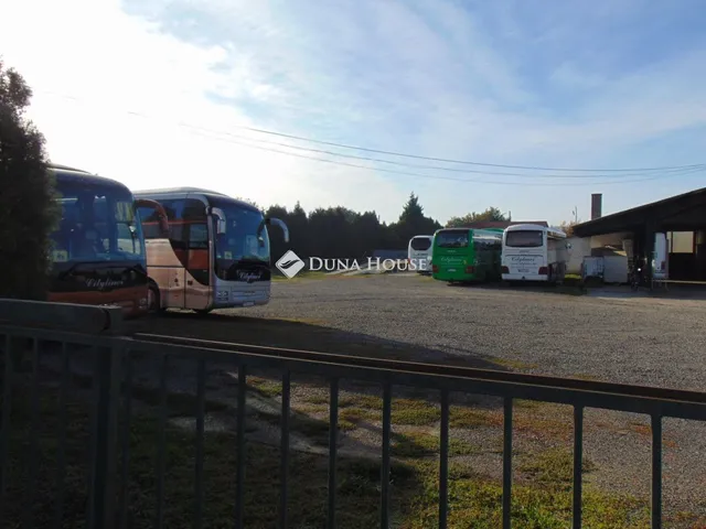 Eladó kereskedelmi és ipari ingatlan Hidas, Ady Endre utca 236 nm